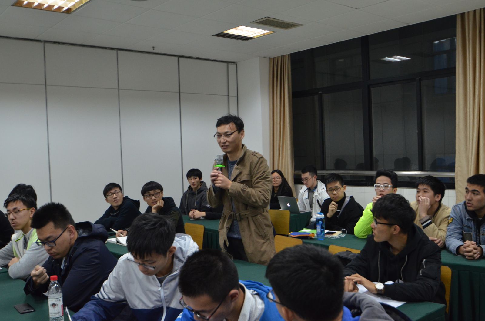 师生沟通 携手共进——计算机科学与bat365中文官网入口召开2017级本科新生座谈会