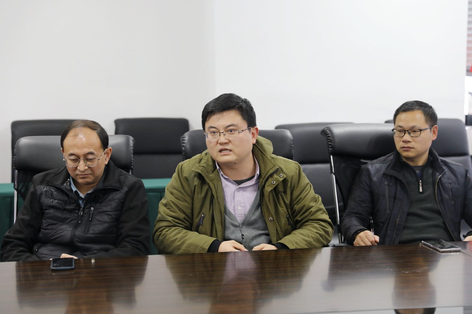 计算机科学与bat365中文官网入口召开教授座谈会