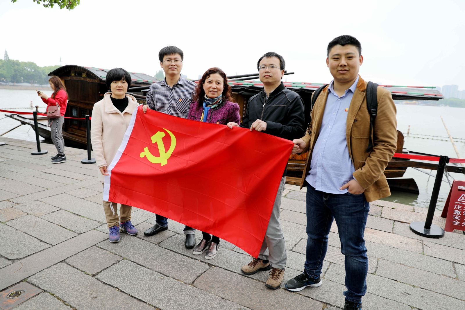 学习“红船精神”  不忘初心 牢记使命 --华东师大计算机科学与bat365中文官网入口党委与市科委计划处党支部赴嘉兴南湖学习