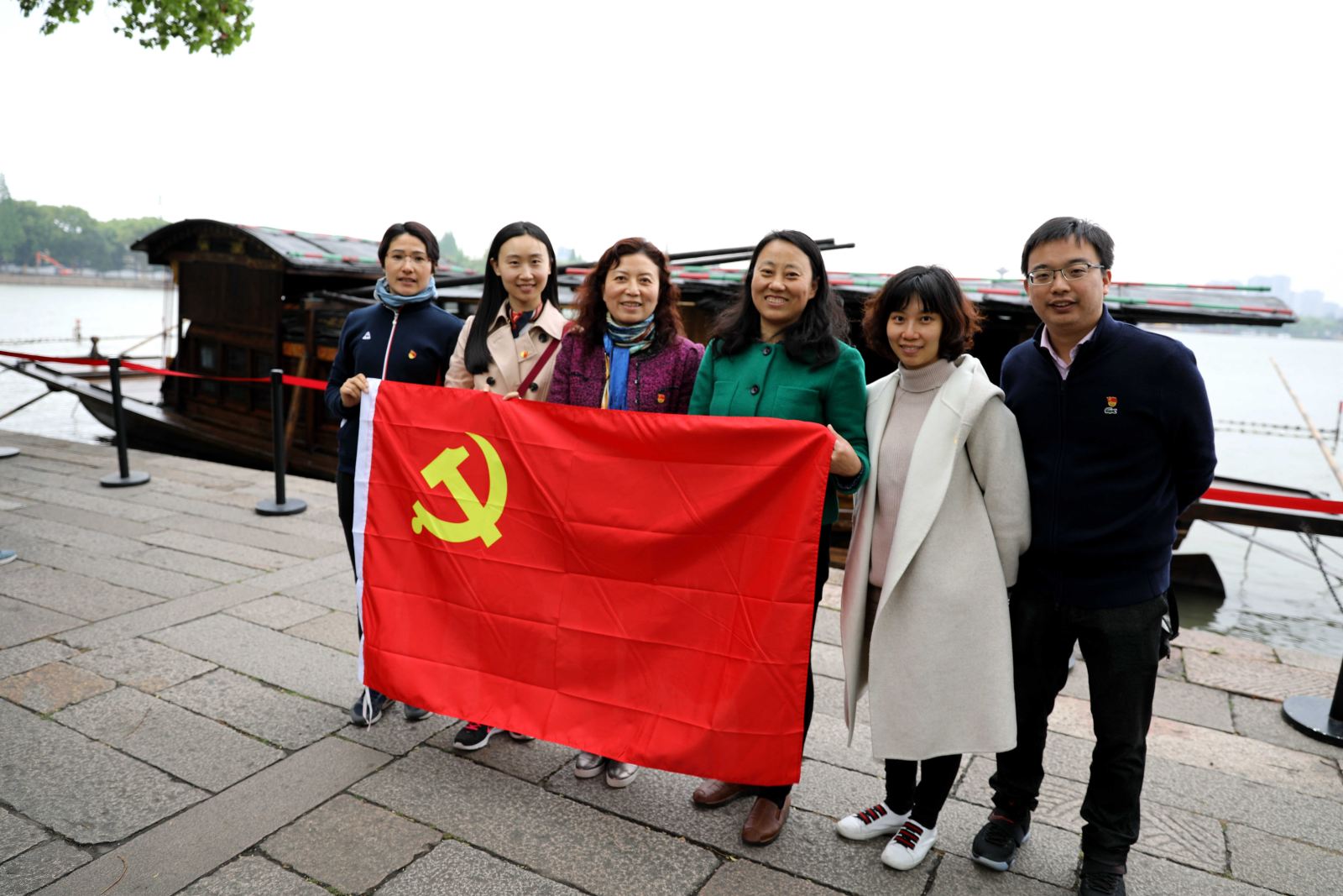 学习“红船精神”  不忘初心 牢记使命 --华东师大计算机科学与bat365中文官网入口党委与市科委计划处党支部赴嘉兴南湖学习