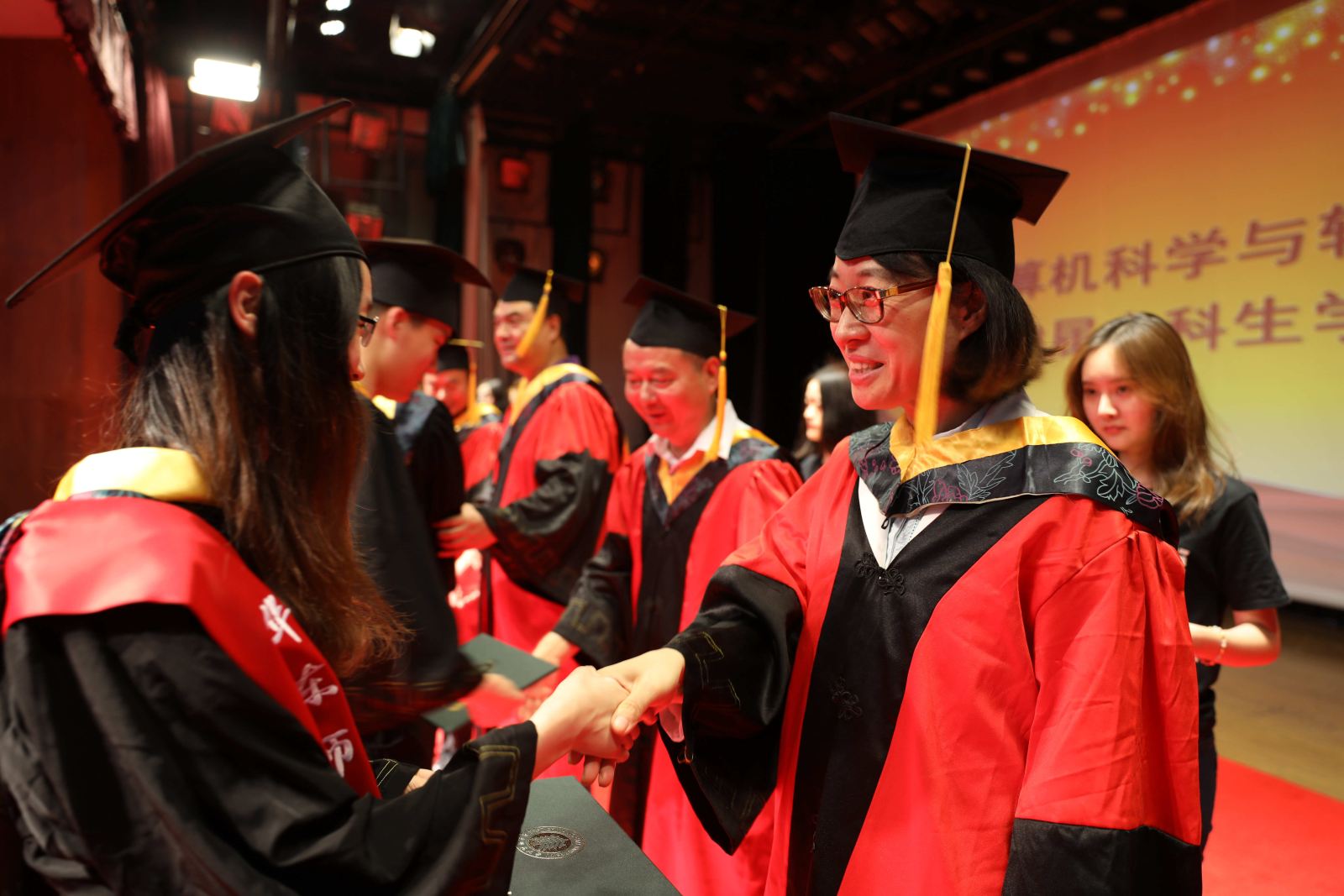 凝聚·启航丨计算机科学与bat365中文官网入口隆重举行2018届毕业典礼