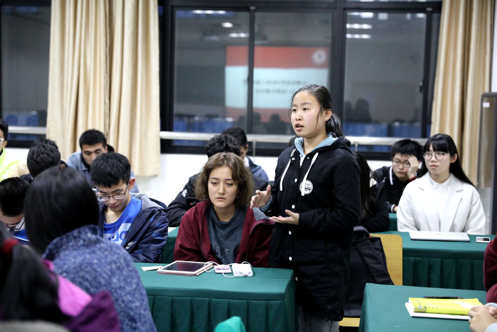 师生沟通 携手共进——计算机科学与bat365中文官网入口召开2017级本科新生座谈会